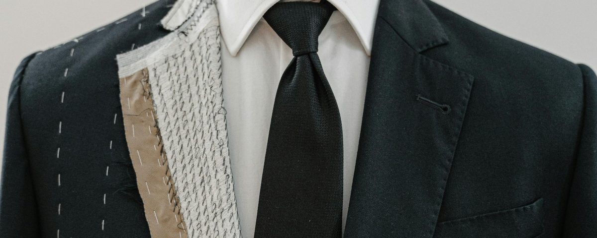Quel costume porter en fonction de ma morphologie ? - image pexels-tima-miroshnichenko-6764952-1200x480 on https://gianniferrucci-tlse.fr