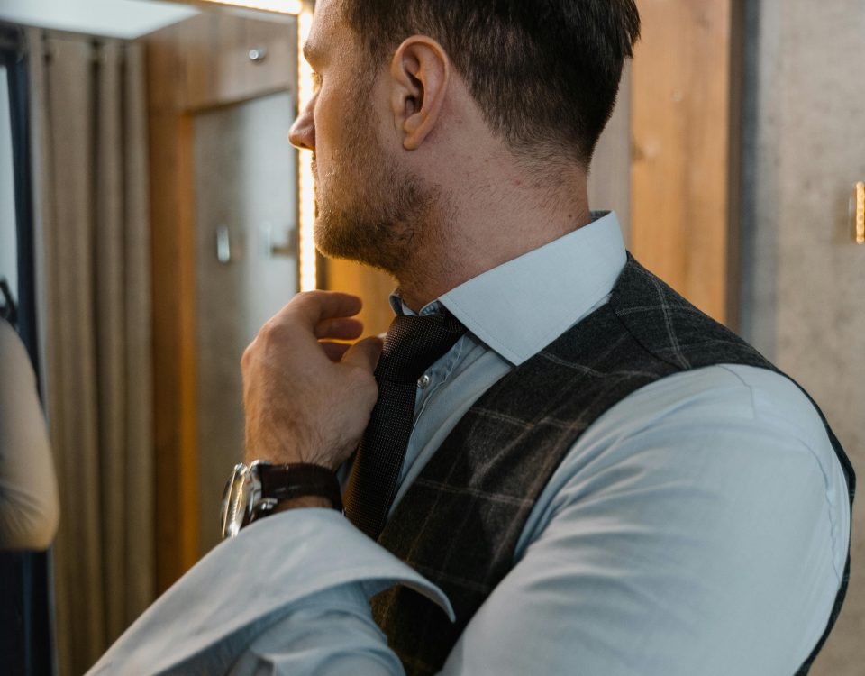 Comment porter le gilet de costume? - image pexels-tima-miroshnichenko-6765520-960x750 on https://gianniferrucci-tlse.fr
