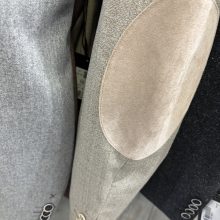 veste beige avec coudières en velours - image  on https://gianniferrucci-tlse.fr