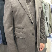 veste marron taupe avec fermeture en flanelle - image  on https://gianniferrucci-tlse.fr