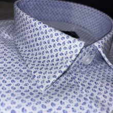 chemise blanche à motif bleu - image  on https://gianniferrucci-tlse.fr