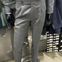 Pantalon à pince gris - image  on https://gianniferrucci-tlse.fr