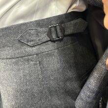 Pantalon à pince gris - image  on https://gianniferrucci-tlse.fr