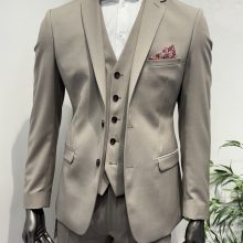 Costume 3 pièces beige/crème - image  on https://gianniferrucci-tlse.fr