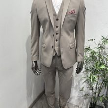 Costume 3 pièces beige/crème - image  on https://gianniferrucci-tlse.fr