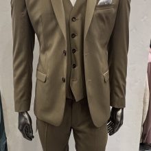 Costume 3 pièces beige sable - image  on https://gianniferrucci-tlse.fr