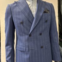 Pantalon en velours côtelé bleu marine - image  on https://gianniferrucci-tlse.fr