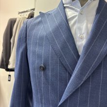 Costume croisé a fine rayure - image  on https://gianniferrucci-tlse.fr