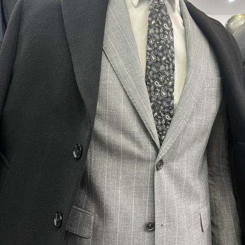 Costume trois pièces en tweed - gris,  pour une élégance intemporelle - image  on https://gianniferrucci-tlse.fr