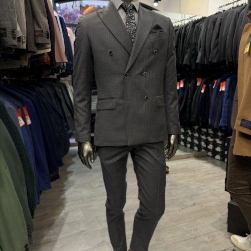 Costume croisé  bleu ciel - image  on https://gianniferrucci-tlse.fr