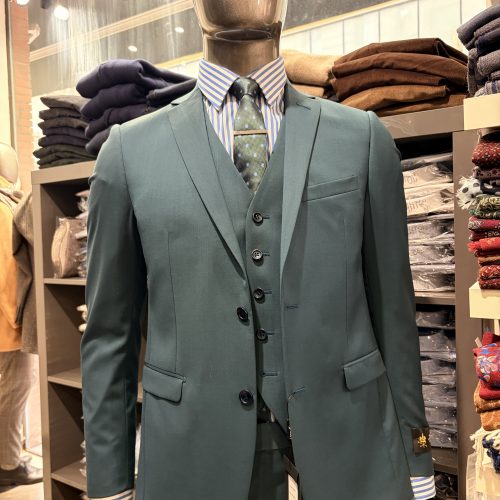 Costume 3 pièces beige/crème - image  on https://gianniferrucci-tlse.fr