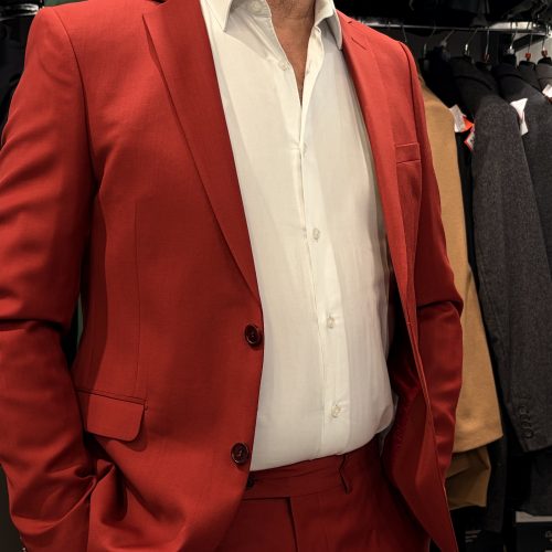 Costume deux pièces rouge - image  on https://gianniferrucci-tlse.fr